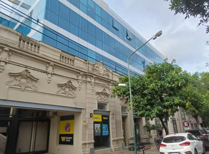 Oficina comercial · 425m²