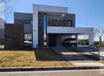 Casa · 420m² · 4 Dormitorios · 2 Cocheras · Casa en B° Mendoza Norte - Las Heras