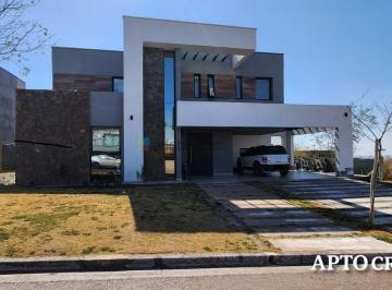 Casa · 420m² · 4 Dormitorios · 2 Cocheras · Casa en B° Mendoza Norte - Las Heras