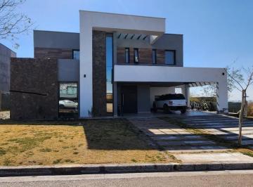 Casa · 420m² · 4 Dormitorios · 2 Cocheras · Casa en B° Mendoza Norte - Las Heras