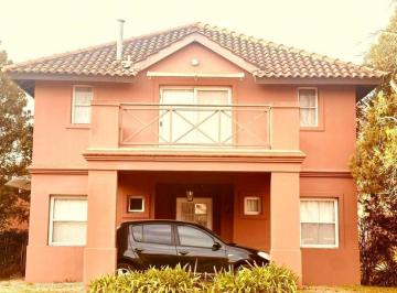Casa · 130m² · 6 Ambientes · 1 Cochera · Casa en Venta El Molino Sobre Lote Central