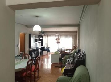 Departamento · 132m² · 4 Ambientes · Excelente Semipiso Sobre Av Rivadavia de 4 Ambientes con Dependencia