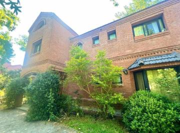 Casa · 330m² · 7 Ambientes · 2 Cocheras · Casa 330 m 2 Sobre Lote de 1500 m² (5 Dorm.)