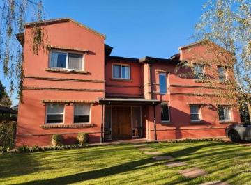 Casa de 7 ambientes, Pilar · Casa en Venta Bc " La Rinconada " Lote Central Impecable 4 Dorm.