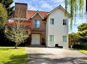 Casa · 200m² · 5 Ambientes · Casa en Venta bc."El Molino " 3 Dorm, dep