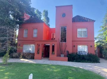 Casa · 258m² · 6 Ambientes · 1 Cochera · Casa en El Molino (Impecable) un Dorm en Pb (Pisos de Ceramica)