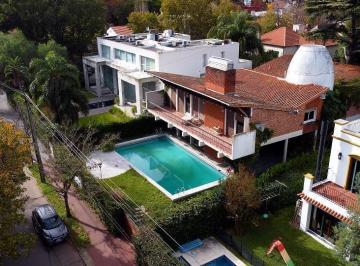 Casa · 600m² · 6 Ambientes · 4 Cocheras · Chalet en Venta Sobre Calle Perú en Acassuso