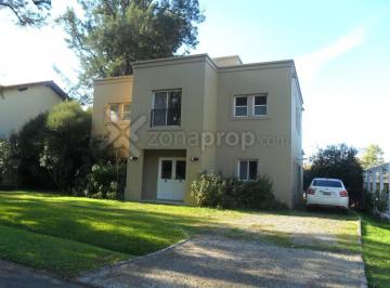 Casa · 220m² · 6 Ambientes · 2 Cocheras · Excelente Casa Sobre Lote Central