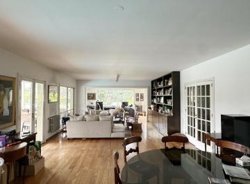 Casa · 326m² · 6 Ambientes · Venta Casa San Jorge Ubicación Preferencial Frente Al Hípico