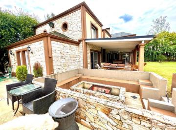 Casa · 225m² · 6 Ambientes · 1 Cochera · Casa Alquiler 4 Ambientes La Legua