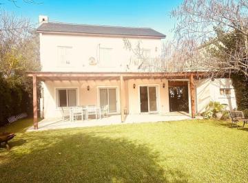 Casa · 132m² · 5 Ambientes · 2 Cocheras · Casa en El Molino Sobre Lote Central