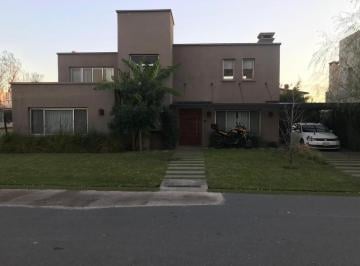 Casa · 200m² · 5 Ambientes · 2 Cocheras · Venta Los Tacos Uds450.000
