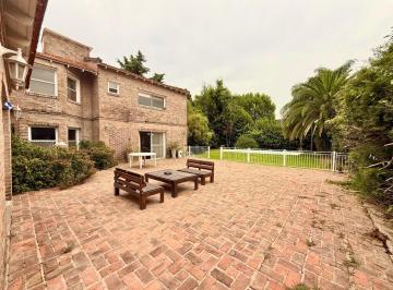 Casa · 320m² · 9 Ambientes · 2 Cocheras · Casa en Club de Campo Pueyrredon