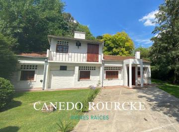 Casa · 200m² · 5 Ambientes · 4 Cocheras · Casaquinta en El Barrio El Trebol - La Union