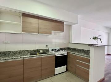Departamento · 45m² · 2 Ambientes · 1 Cochera · Departamento de 1 Dormitorio con Balcon Al Frente Mas Cochera