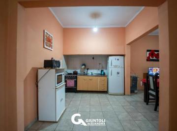 PH de 5 ambientes, Córdoba · Casa a La Venta de 2 Dorm. en Barrio Yofre Norte