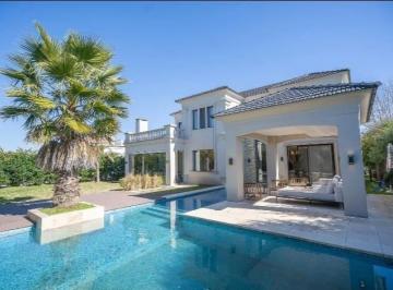 Casa · 230m² · 7 Ambientes · 2 Cocheras · Casa en Venta 5 Dorm. Las Lomas, Haras Santa Maria