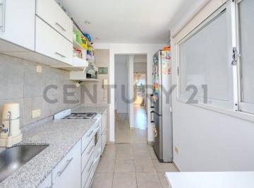 Departamento · 69m² · 3 Ambientes · 1 Cochera · Venta Dpto 3 Amb con Cochera en Caseros Permuta Apto Credito