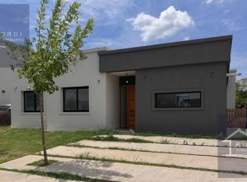 Casa · 140m² · 4 Ambientes · Casa en Santa Lucia, Pilar del Este