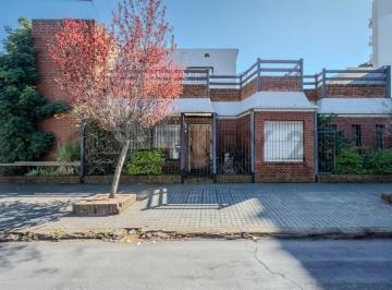 Casa · 150m² · 4 Ambientes · 1 Cochera · Venta Casa 4 Amb + Oficina con Cochera en Caseros Permuta