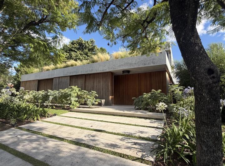 Casa · 810m² · 10 Ambientes · 3 Cocheras