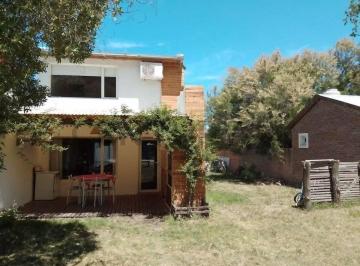 Casa · 100m² · 4 Ambientes · 2 Cocheras · C21 Lopazzo Estudio Inmobiliario Vendemos Casa en Claromeco.