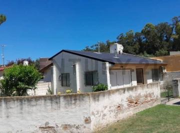 Casa · 85m² · 6 Ambientes · 1 Cochera · C 21 Lopazzo - Oportunidad Vendemos Casa Refaccionada con Gas de Red en Claromeco