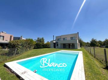 Casa · 270m² · 5 Ambientes · 1 Cochera · Casa en Venta en Ayres Plaza, Pilar, G. B. a. Zona Norte