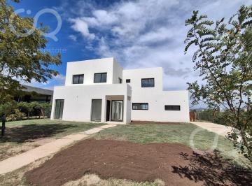 Casa · 222m² · 6 Ambientes · Casa en San Sebastian en Area 7, a Estrenar
