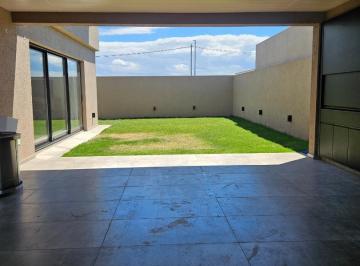 Casa · 160m² · 4 Ambientes · 2 Cocheras · Casa en Venta 3 Dorm. Gran Patio Quebradas Manantiales