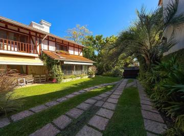 Casa · 359m² · 6 Ambientes · 2 Cocheras · Casa en Venta, 2 Plantas, con Jardín, Pileta y Cochera - Acassuso, San Isidro