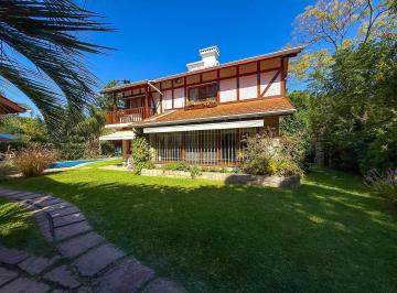 Casa · 359m² · 6 Ambientes · 2 Cocheras · Casa en Venta, 2 Plantas, con Jardín, Pileta y Cochera - Acassuso, San Isidro