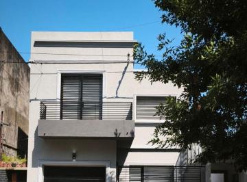 Casa de 5 ambientes, La Plata · Casa Reciclada a Nuevo 3/4 Dorm, Cochera, Terraza 160 m² Totales. Apta Banco