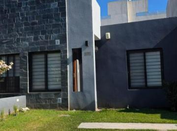Casa · 70m² · 2 Dormitorios · 1 Cochera · Venta Duplex 2 Dorm en Miradores de Manantiales 1 con Posibilidad de Ampliación