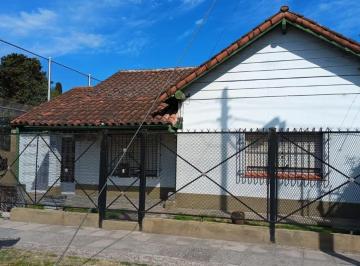 Casa de 3 ambientes, Merlo · Regio Chalet en Vanta, con 360 m², Amplio Jardin Sobre Av Eva Peron