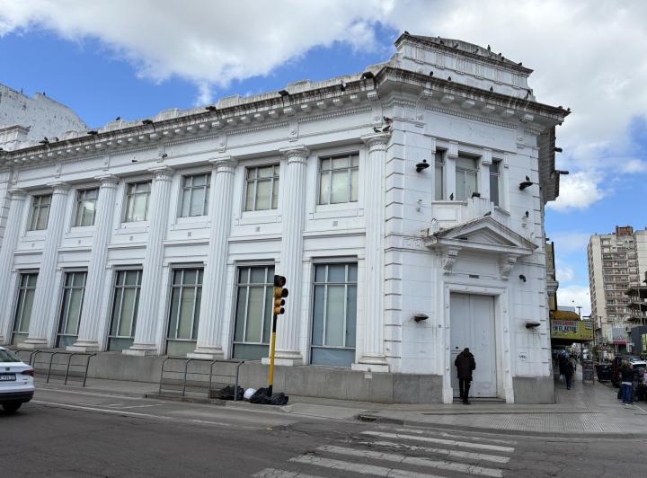 Local comercial · 806m²