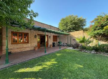 Casa · 290m² · 4 Ambientes · 6 Cocheras · Casa en Venta en Monte Grande
