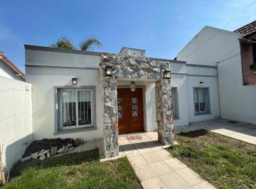 Casa · 150m² · 3 Ambientes · 1 Cochera · Casa 3 Ambientes en Castelar Norte