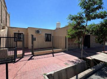 Casa · 200m² · 6 Ambientes · 2 Cocheras · Casa en Luzuriaga Maipú