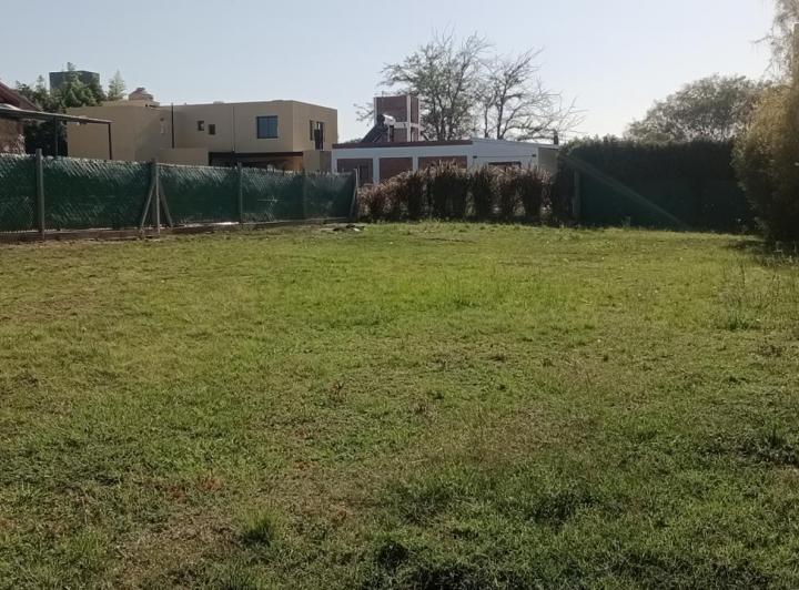 Terreno · 680m²