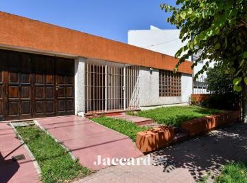 Casa · 171m² · 6 Ambientes · 1 Cochera · Casa en Barrio San Martin