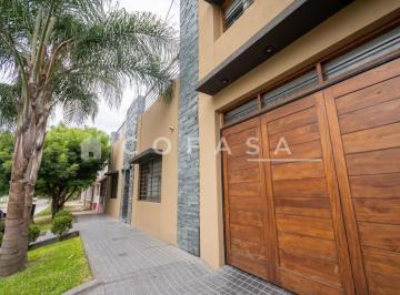 Casa · 265m² · 5 Ambientes · 3 Cocheras · Casa de Categoria en El Sur de Santa Fe