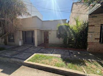 Casa de 3 ambientes, Quilmes · Casa en Venta de 3 Ambientes con Garage en Bernal Centro