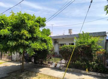 Casa de 4 ambientes, Berazategui · Hermosa Propiedad en El Carmen, Calle 121 Numero 7685