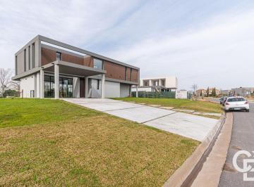 Casa · 300m² · 6 Ambientes · 2 Cocheras · Venta / Moderna Casa a Estrenar, Lote Central, 4 Dorm..