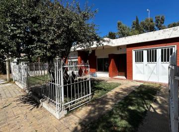 Casa de 5 ambientes, Cipolletti · Casa de 2 Dorm. en Barrio El Manzanar