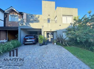 Casa · 140m² · 4 Ambientes · 3 Cocheras · Venta de Casa 4 Ambientes en Bella Vista Barrio Cerrado