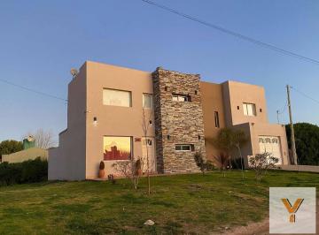 Casa · 150m² · 4 Ambientes · 1 Cochera · Casa en Venta - 3 Dorm. 2 Baños - 150 m² - Miramar