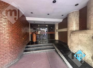 Departamento · 150m² · 4 Ambientes · 1 Cochera · Departamento - S. Fer. - Vias/centro
