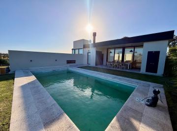 Casa · 200m² · 4 Ambientes · 2 Cocheras · Alquiler Casa Barrancas de San Benito 12 o 24 Meses